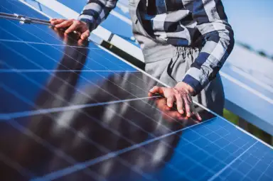 Professionelle Installation einer Photovoltaikanlage in Stuttgart